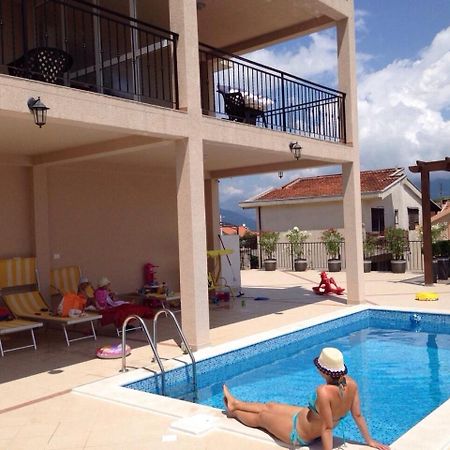 Apartments Villa Viktoria ティヴァト エクステリア 写真