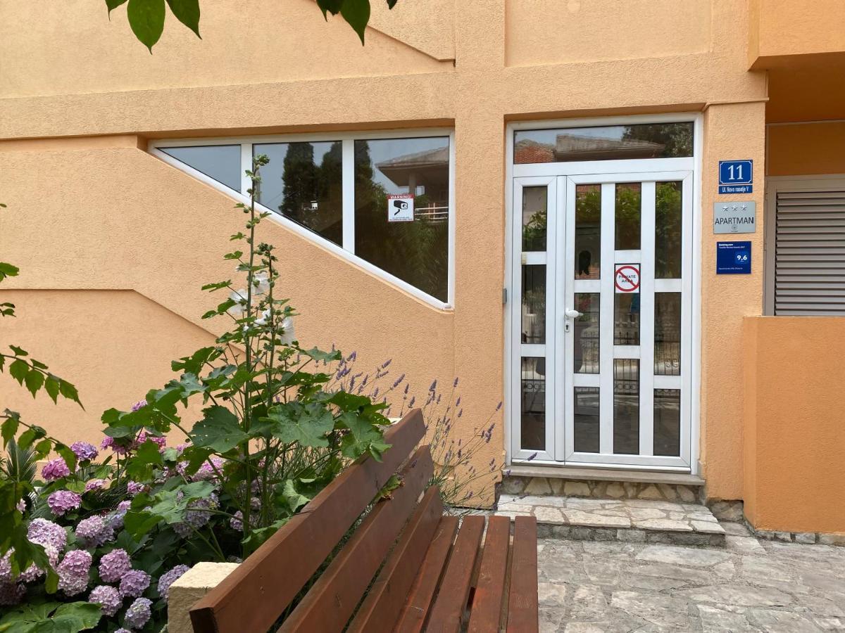 Apartments Villa Viktoria ティヴァト エクステリア 写真