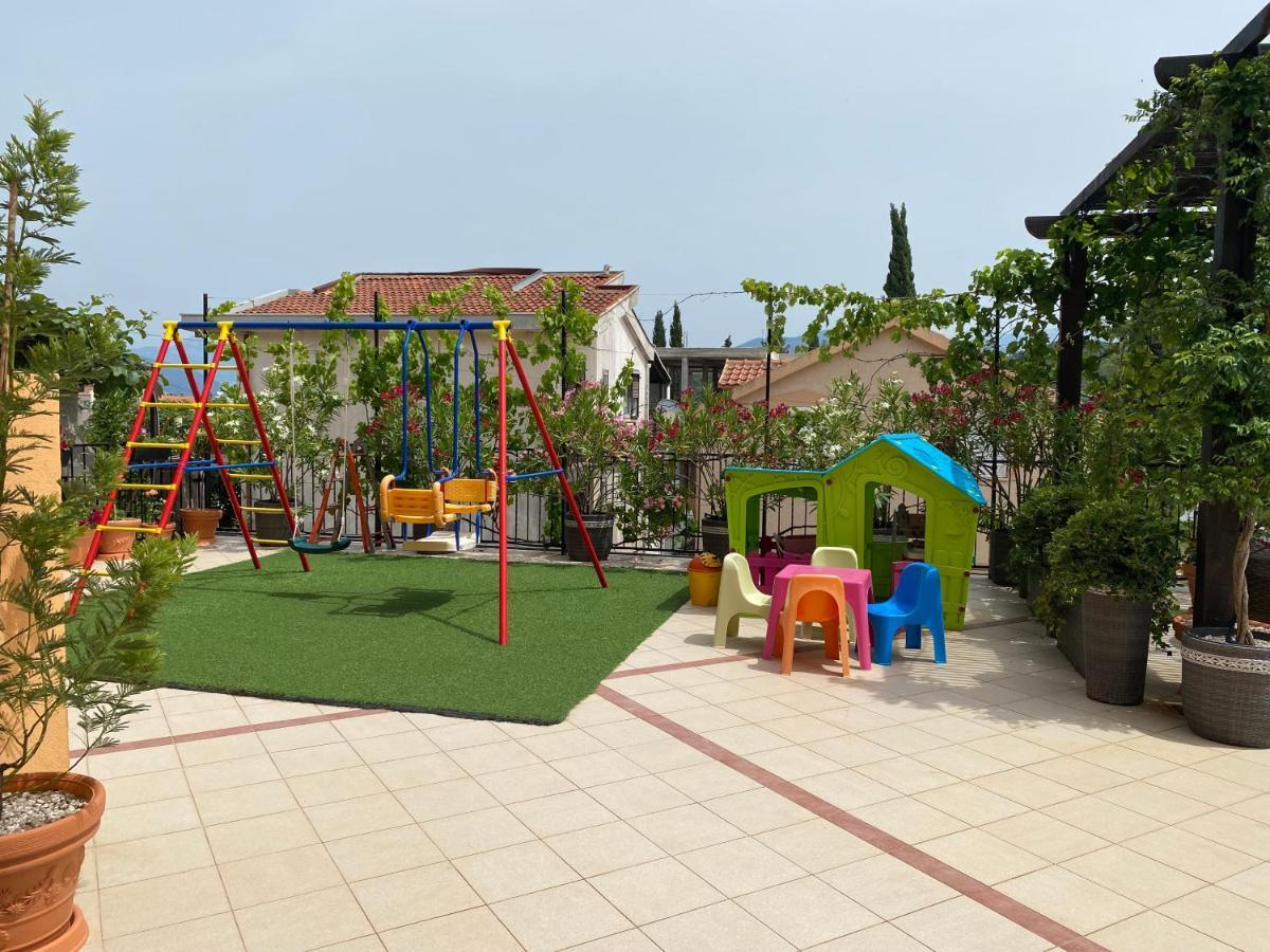 Apartments Villa Viktoria ティヴァト エクステリア 写真