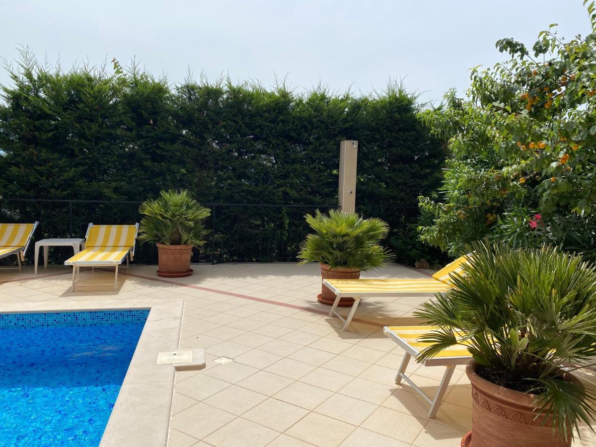 Apartments Villa Viktoria ティヴァト エクステリア 写真