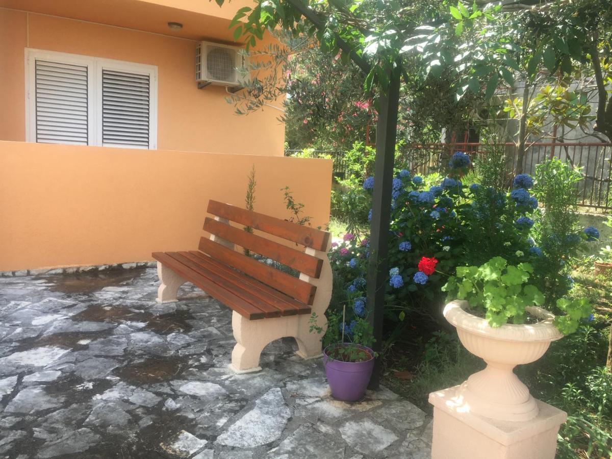 Apartments Villa Viktoria ティヴァト エクステリア 写真