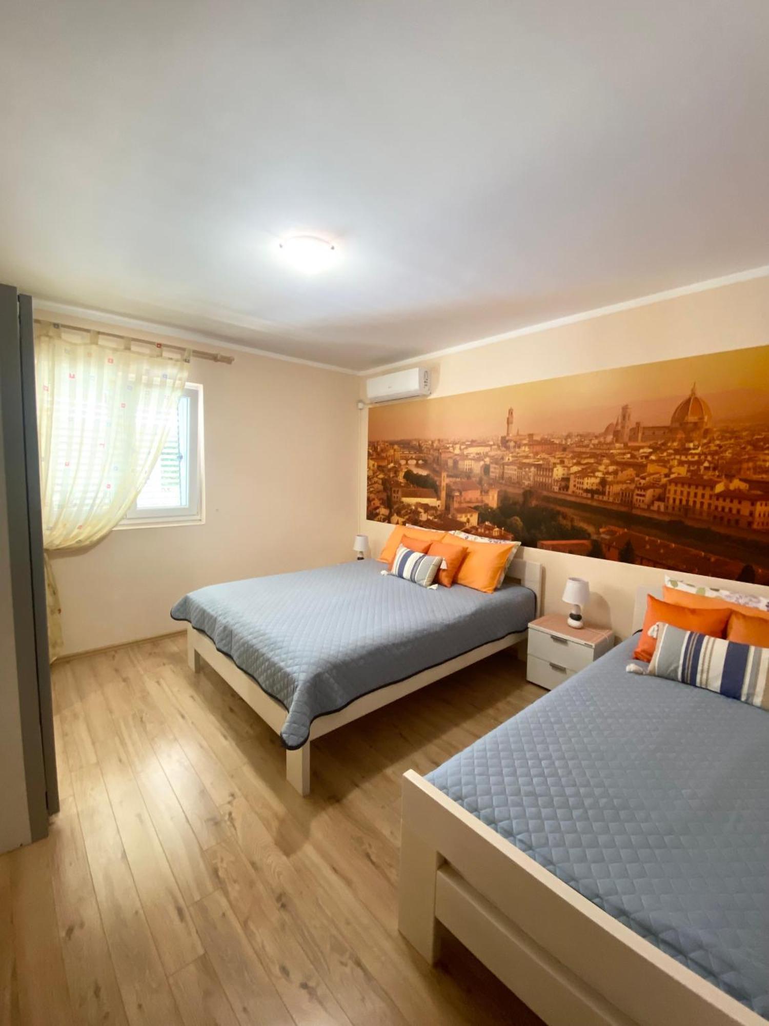 Apartments Villa Viktoria ティヴァト エクステリア 写真