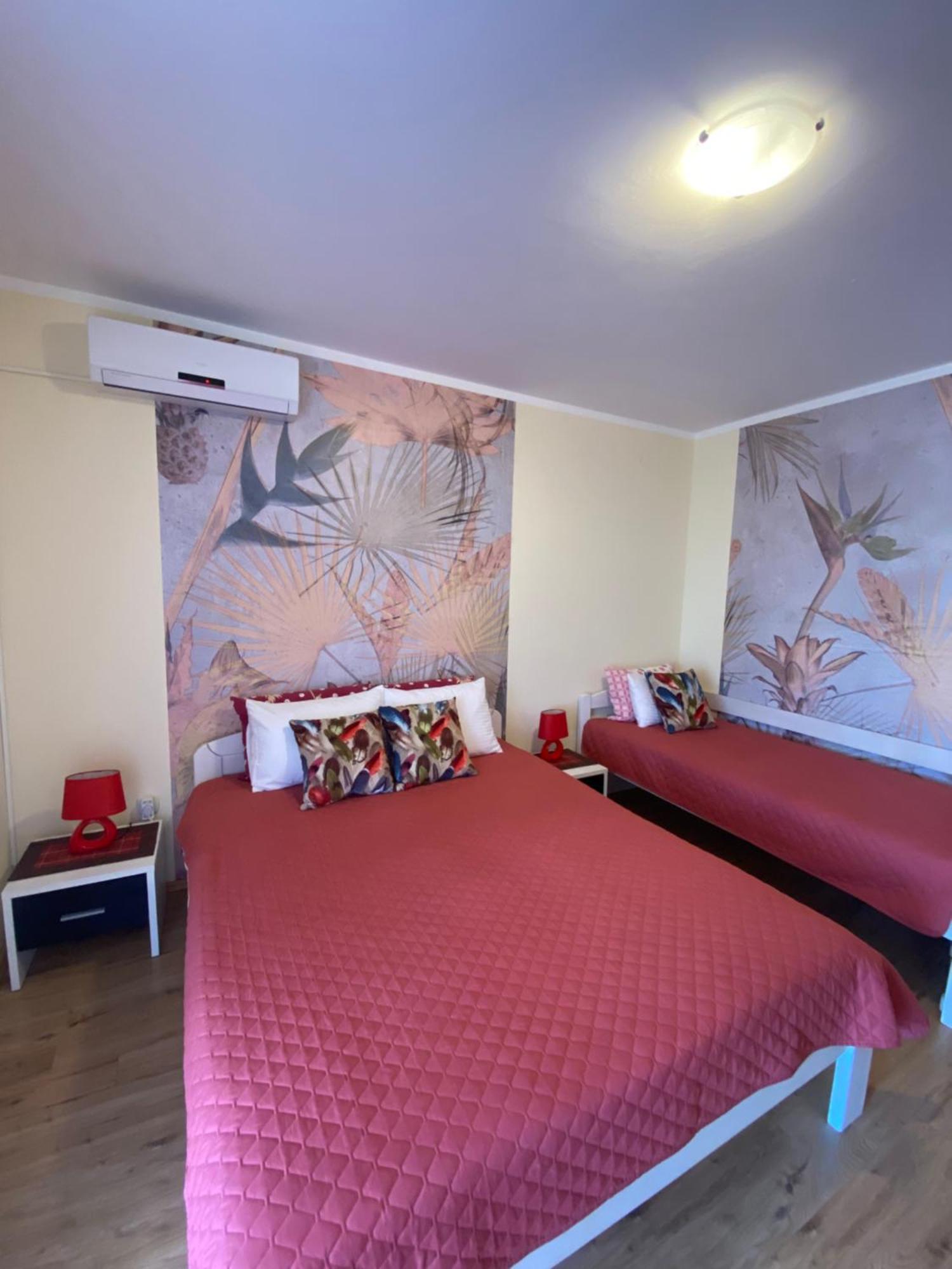 Apartments Villa Viktoria ティヴァト エクステリア 写真