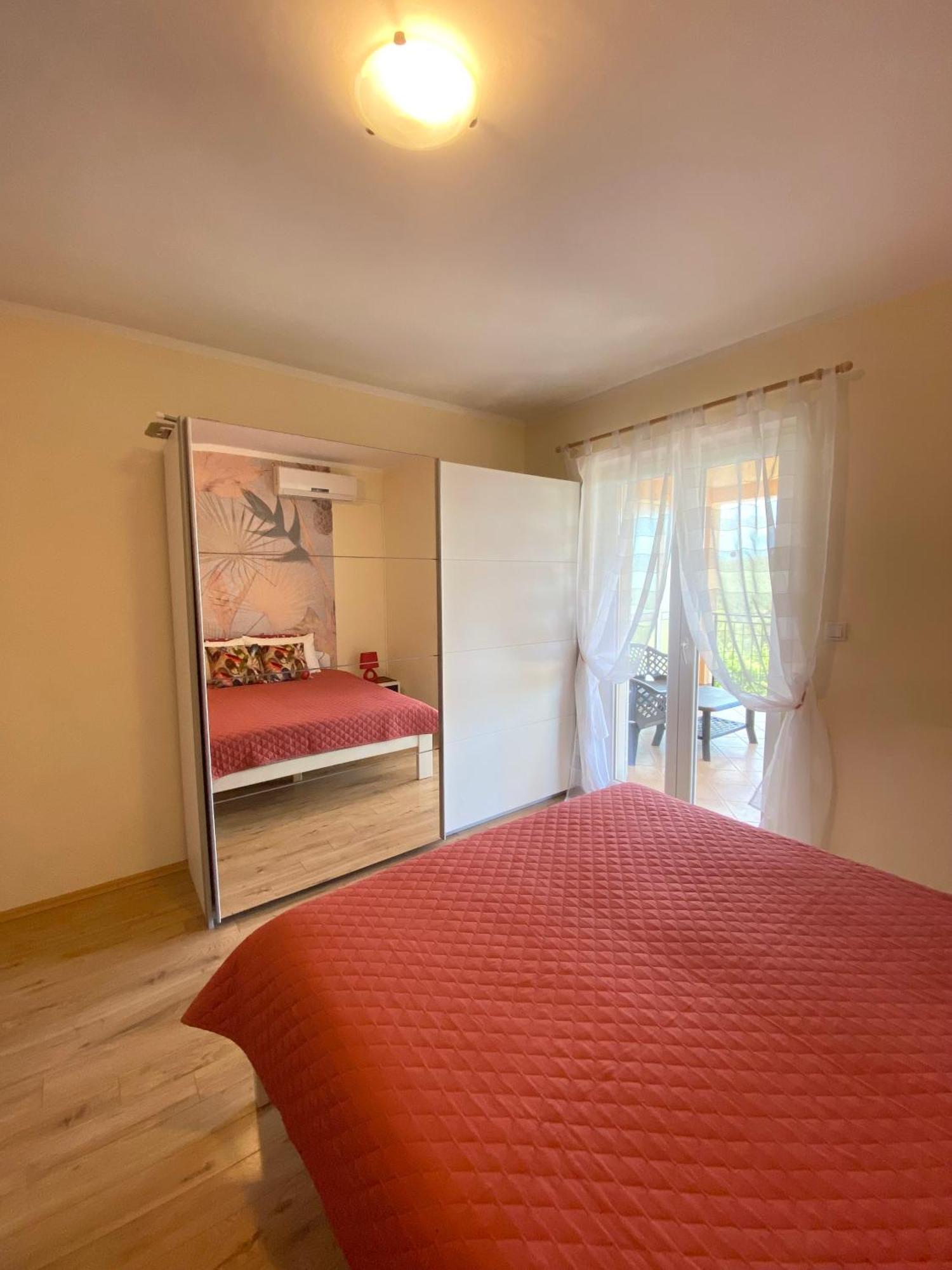 Apartments Villa Viktoria ティヴァト エクステリア 写真