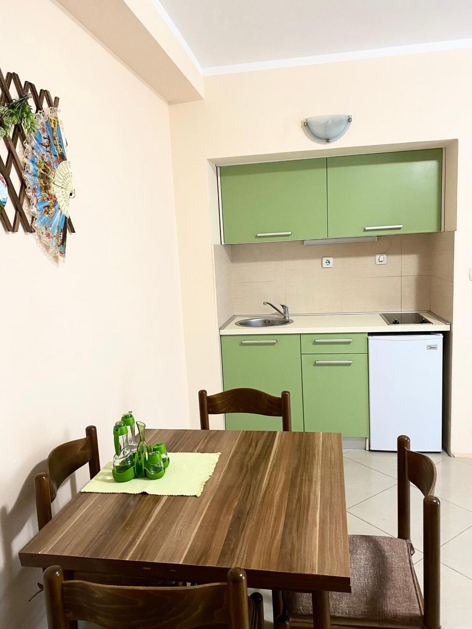 Apartments Villa Viktoria ティヴァト エクステリア 写真