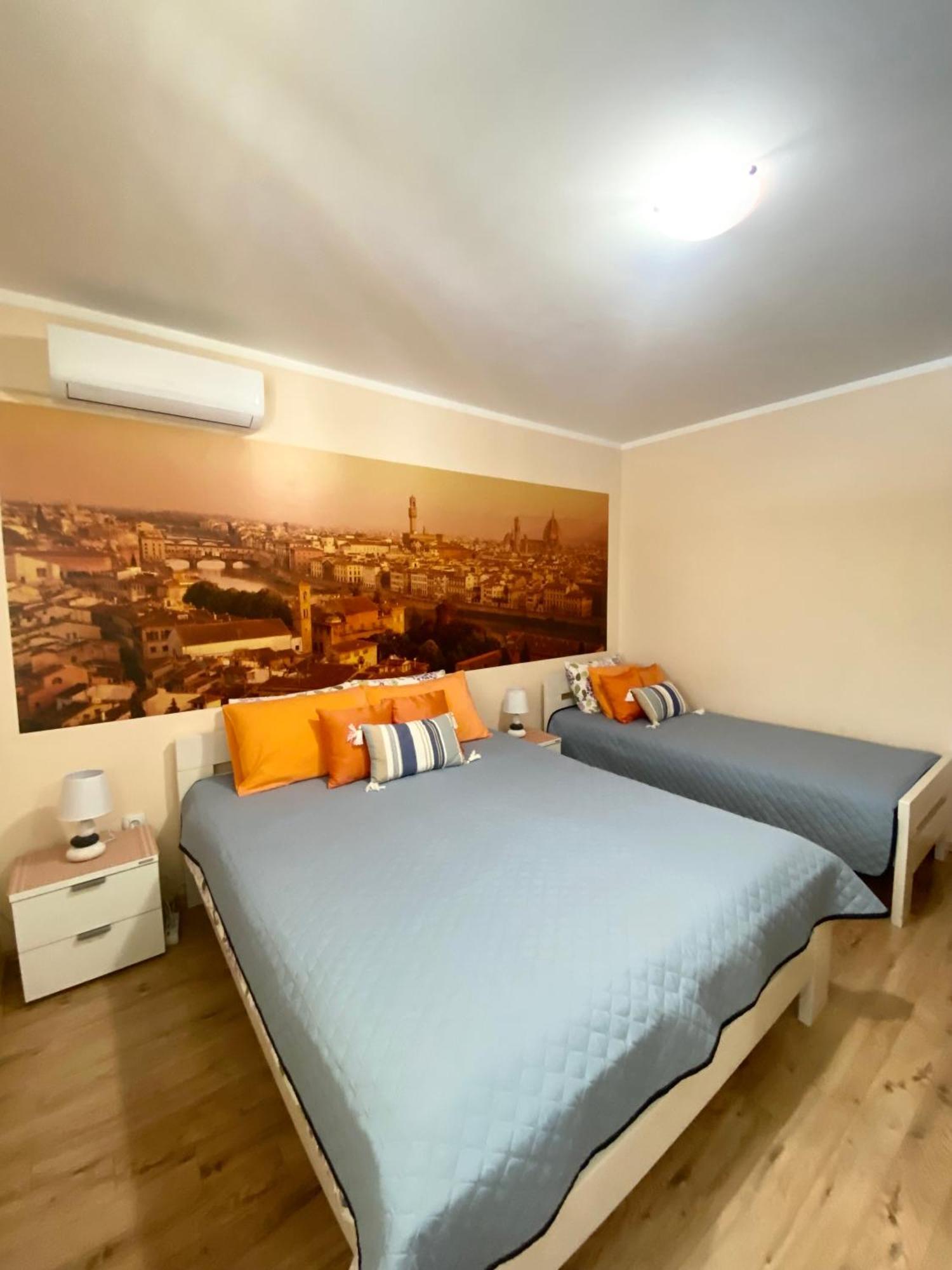 Apartments Villa Viktoria ティヴァト エクステリア 写真