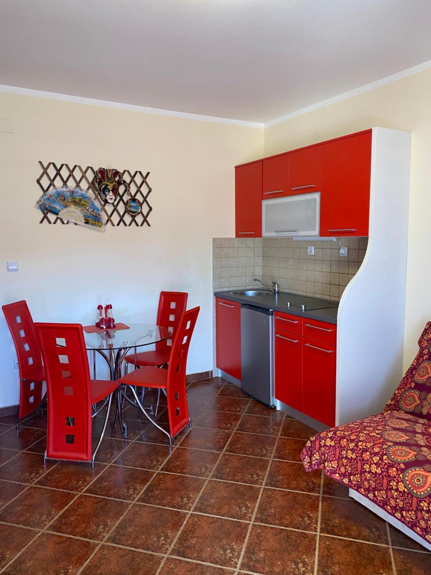 Apartments Villa Viktoria ティヴァト エクステリア 写真