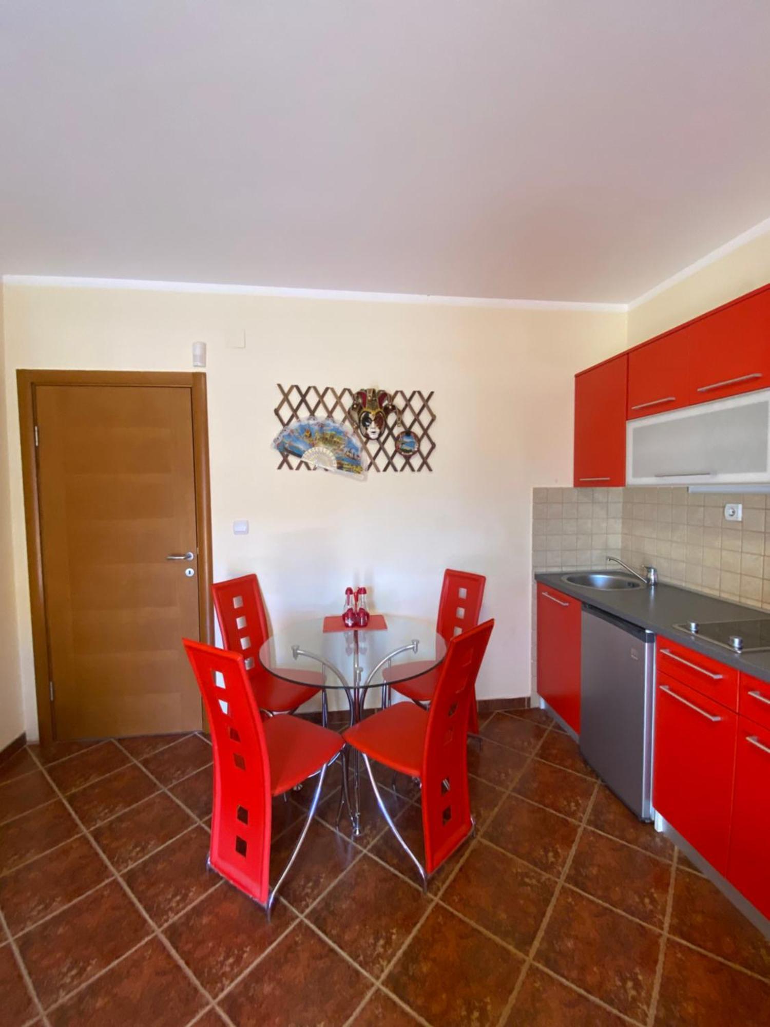Apartments Villa Viktoria ティヴァト エクステリア 写真