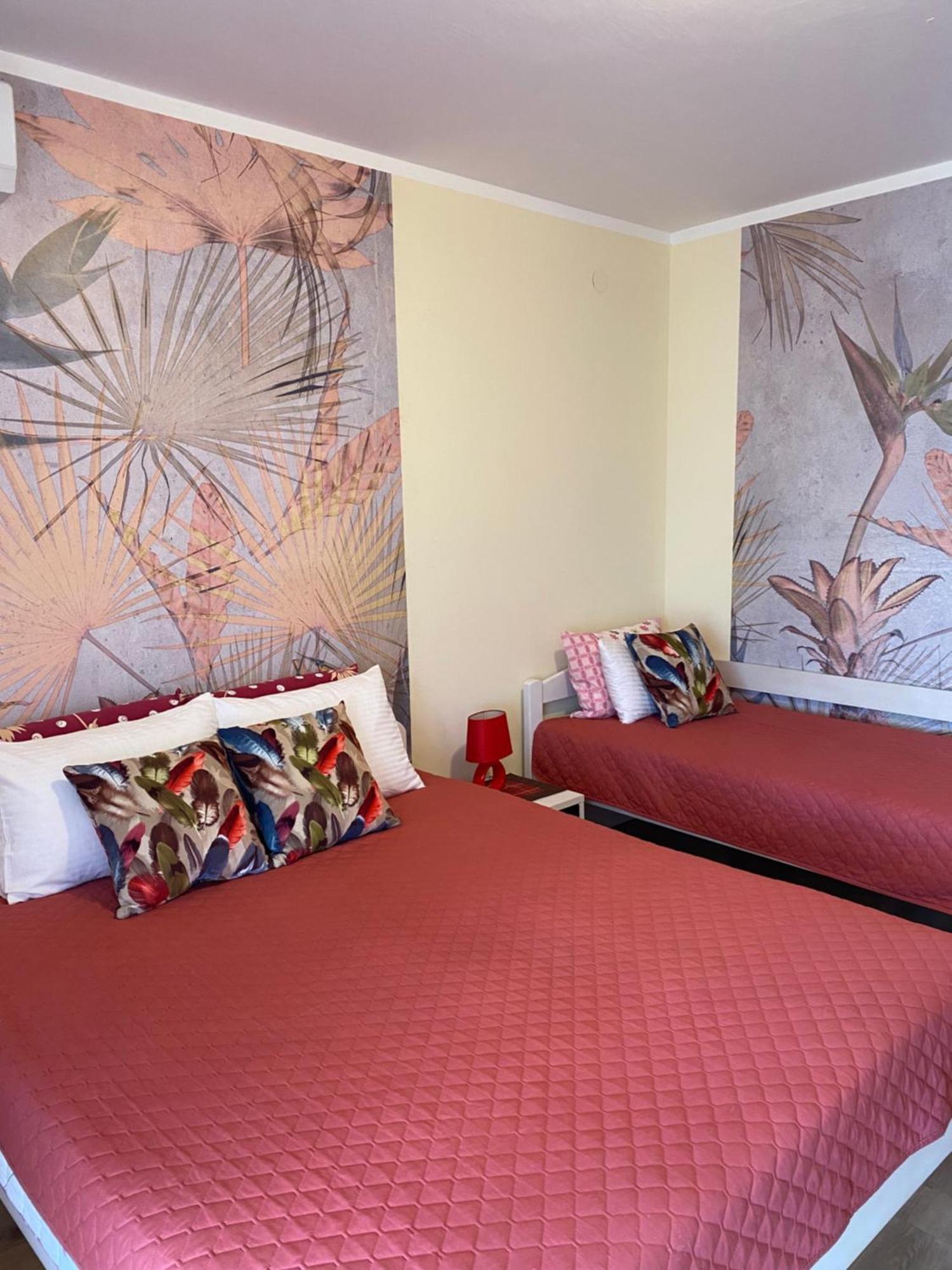 Apartments Villa Viktoria ティヴァト エクステリア 写真