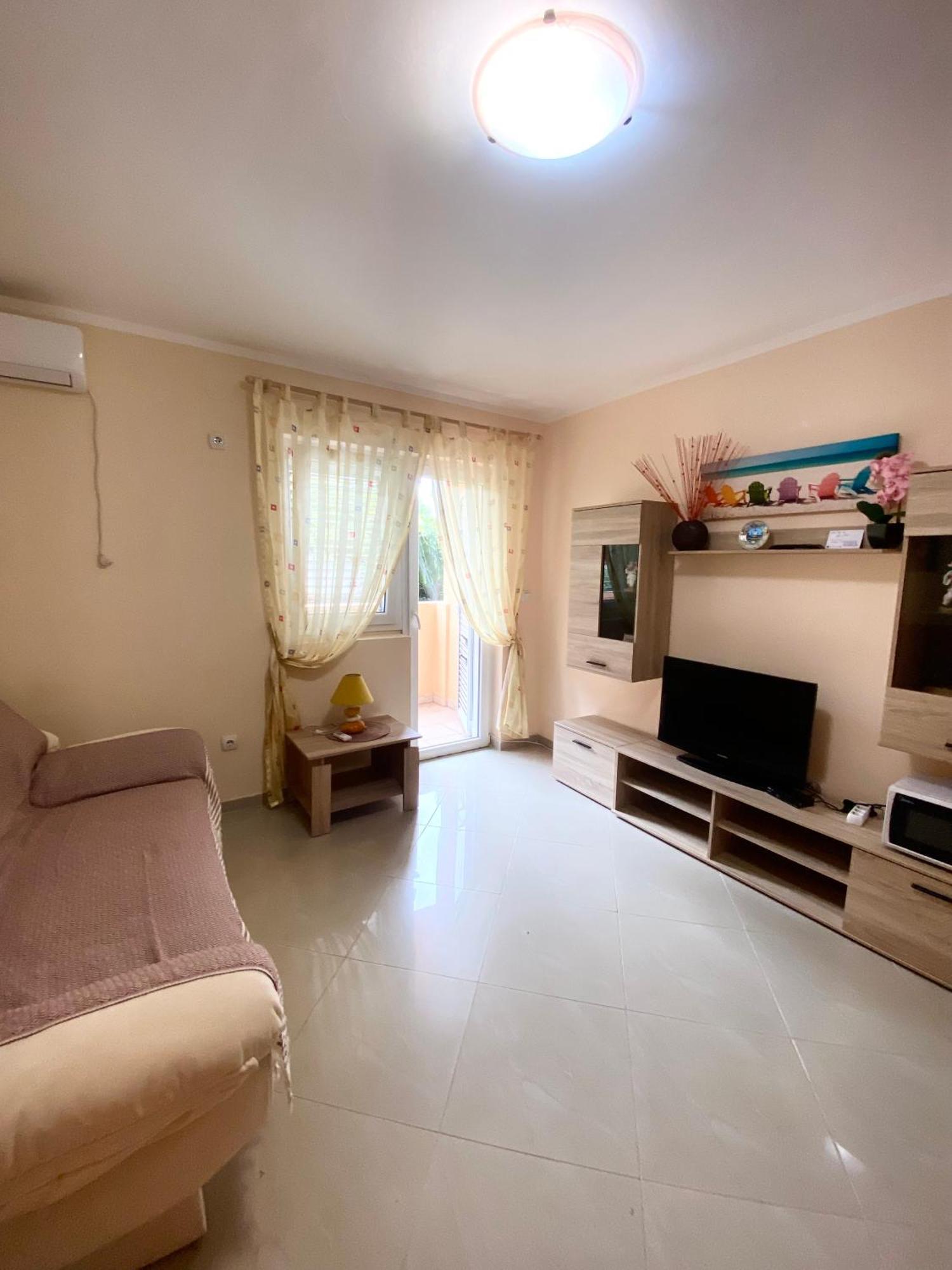 Apartments Villa Viktoria ティヴァト エクステリア 写真