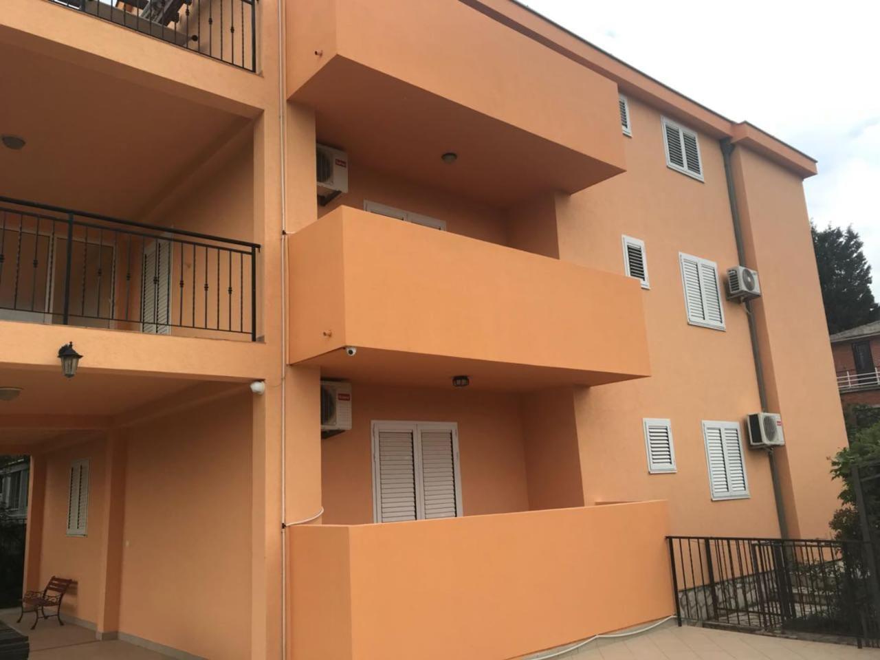 Apartments Villa Viktoria ティヴァト エクステリア 写真