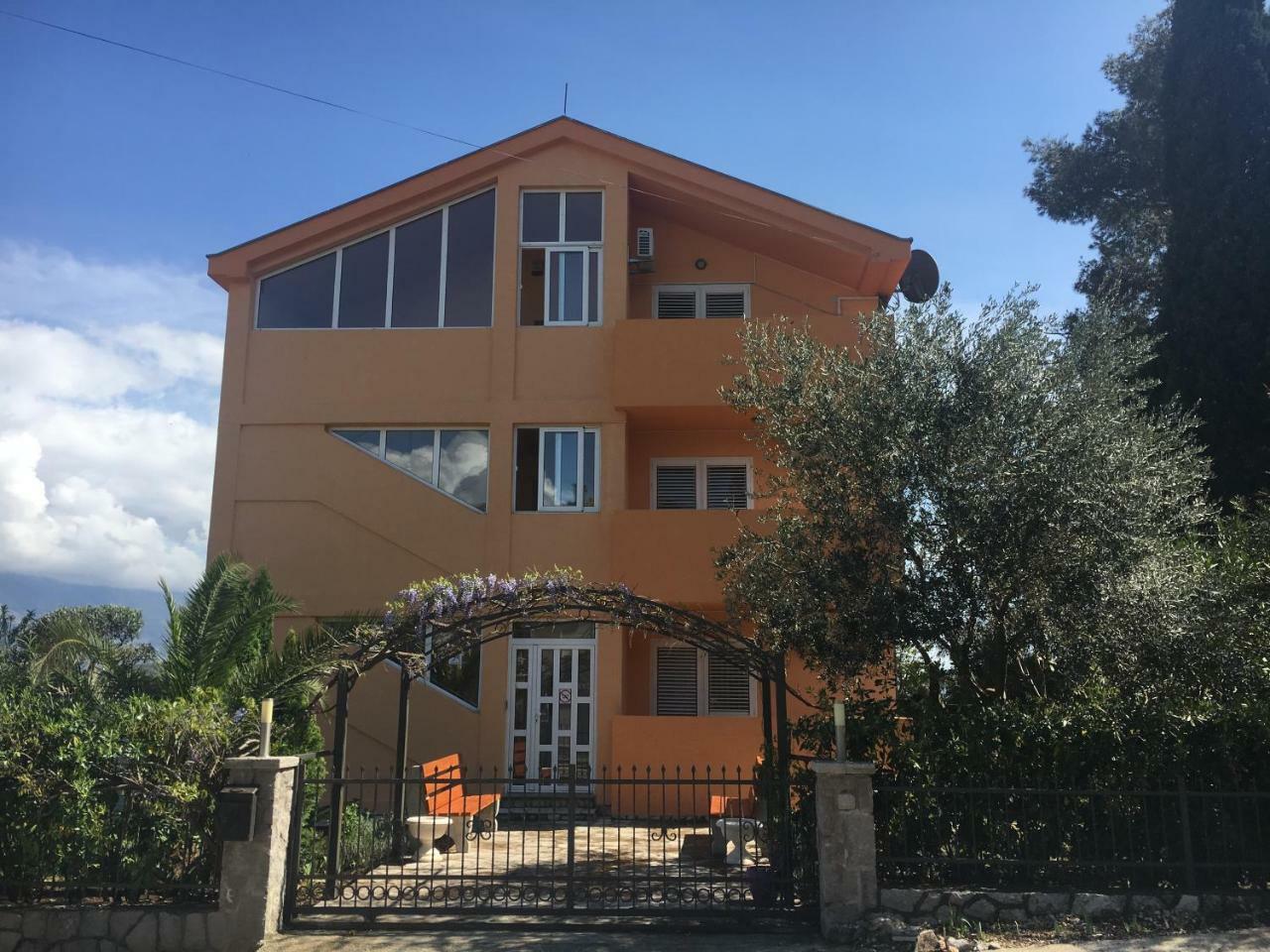 Apartments Villa Viktoria ティヴァト エクステリア 写真