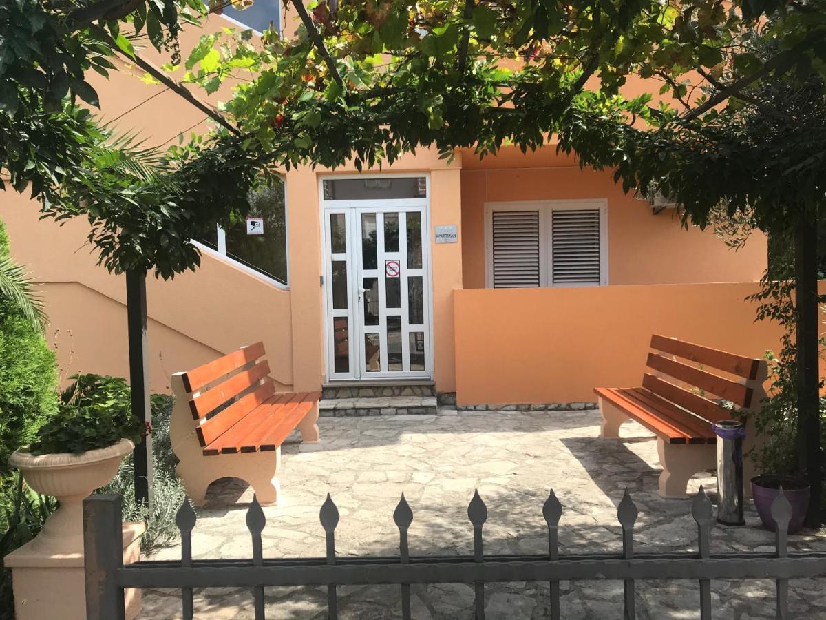 Apartments Villa Viktoria ティヴァト エクステリア 写真