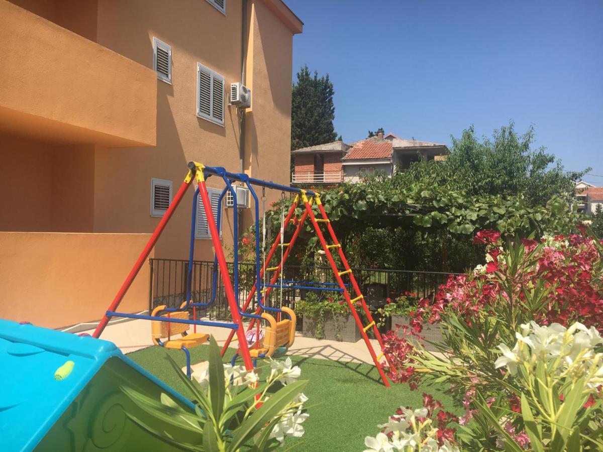Apartments Villa Viktoria ティヴァト エクステリア 写真